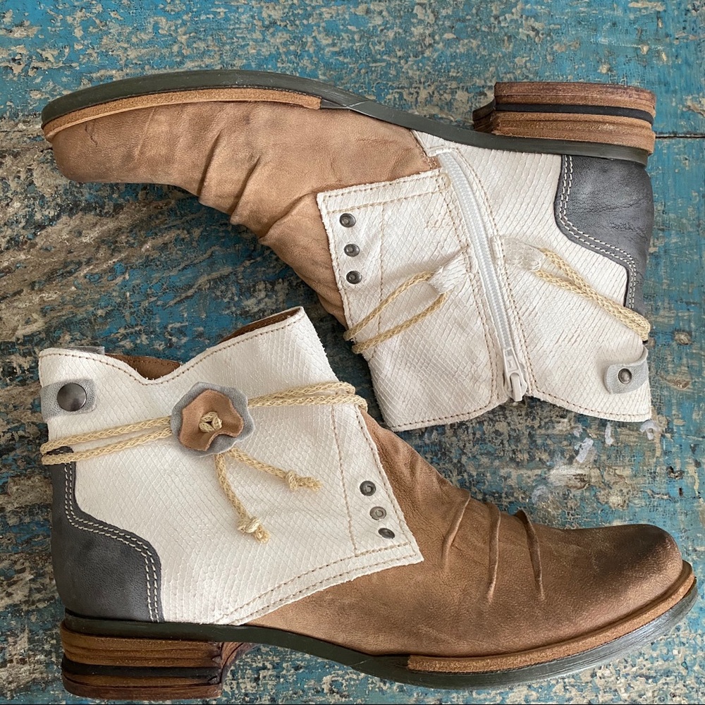 Booties size 40